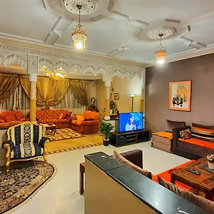 Oranger Family House Center, Private Large House, Terasse Garden View, Free Parking Apartment
